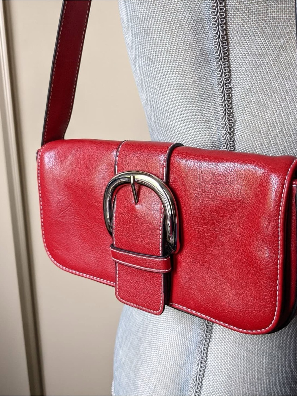 Red Women's Leather Shoulder Bag - Classic Buckle Design